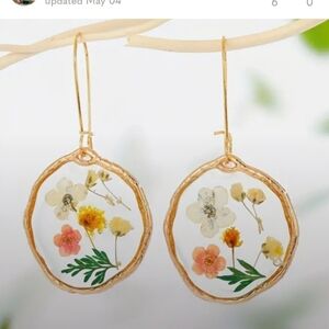 New Hand Made Acrylic Resin Natural Wildflower Dangle Earrings
